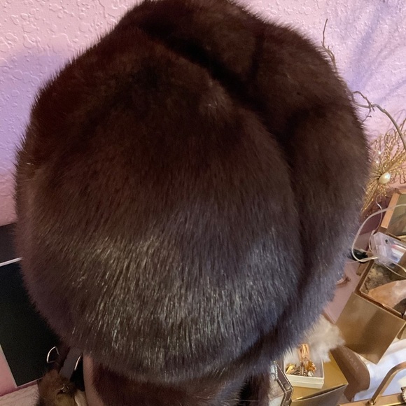 VINTAGE  50’s Mink Elegance. Hat. Chocolate brown.  So luxurious. - Picture 6 of 8